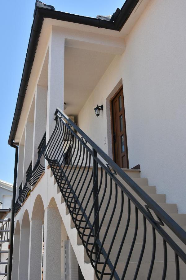 זאדאר Family Apartment Sara מראה חיצוני תמונה