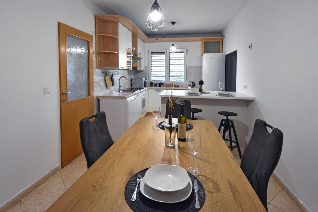 זאדאר Family Apartment Sara מראה חיצוני תמונה