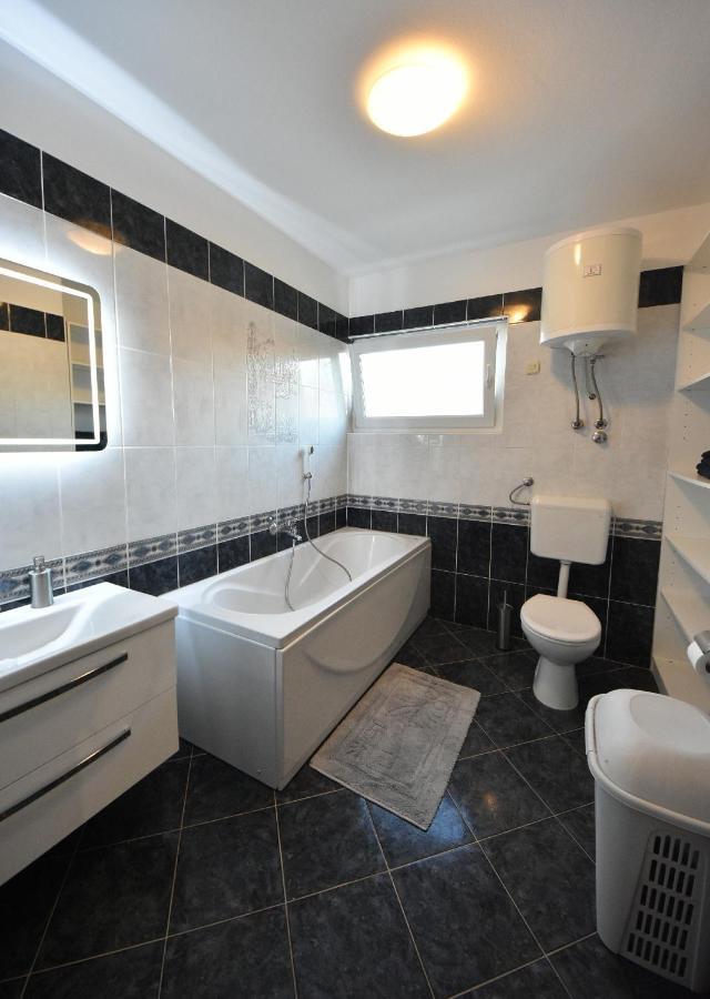זאדאר Family Apartment Sara מראה חיצוני תמונה